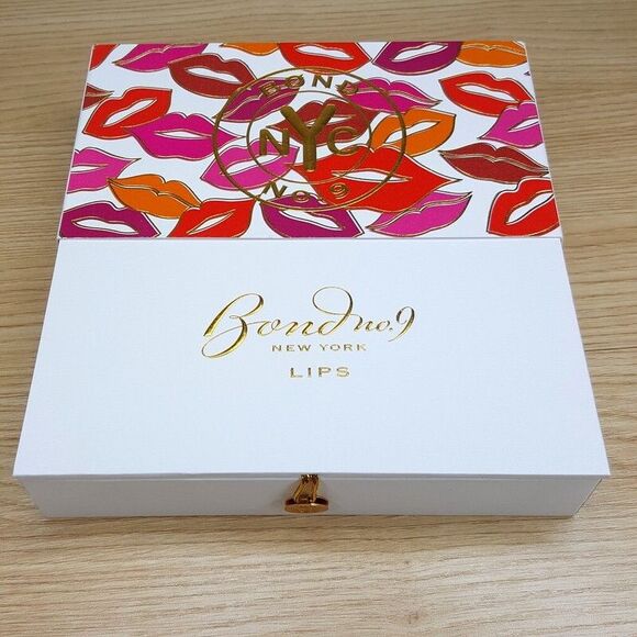 Bond No 9 New York NOLITA Refillable 2 Piece Lipstick Set Gold Case $130 - Picture 2 of 4